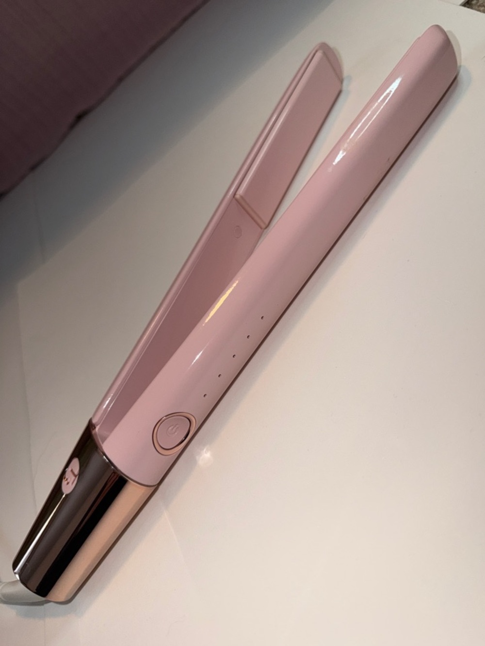 T3 Pink Ceramic Hair Straightener - Light Pink with Rose Gold Accents